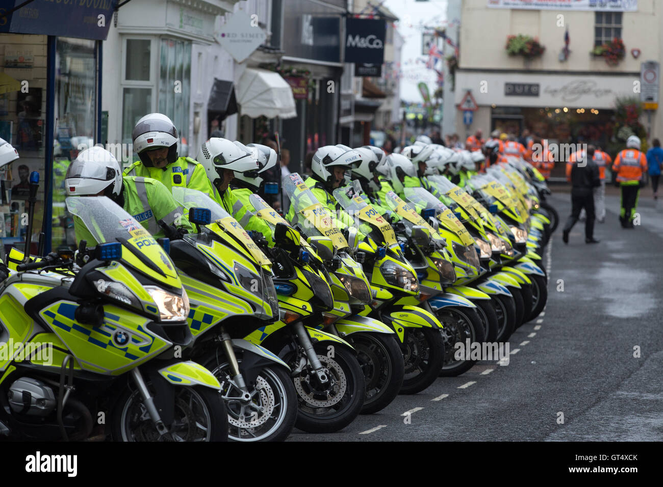 Sidmouth, Devon, 9 Sett 16 Polizia motociclisti da tutto il Regno Unito vengono utilizzati per il controllo del traffico durante il tour della Gran Bretagna. Credito: Tony Charnock/Alamy Live News Foto Stock