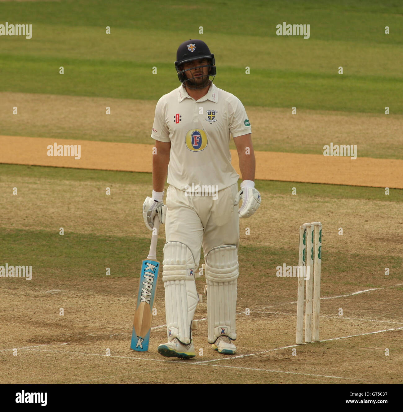 Headingley Carnegie Stadium,Leeds, Regno Unito. Venerdì 9 settembre 2016. Ryan Pringle of Durham durante il giorno quattro del Specsavers County Championship Division una corrispondenza tra Yorkshire e Durham a Headingley Carnegie Stadium. Credito: Stephen Gaunt/Alamy Live News Foto Stock