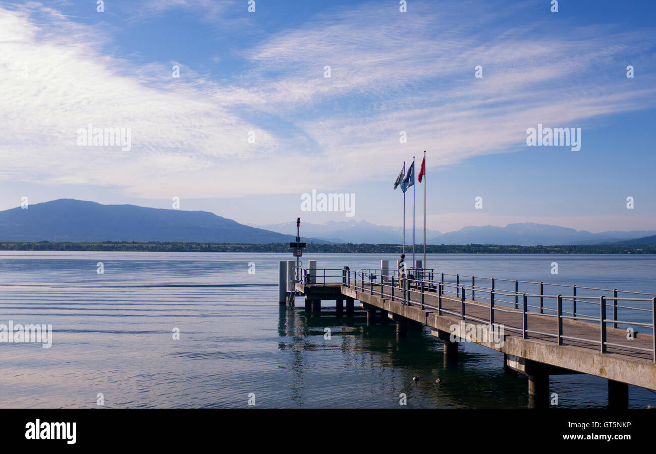 Vista generale del Lago di Ginevra su una mattina d'estate, Coppet, Svizzera Foto Stock