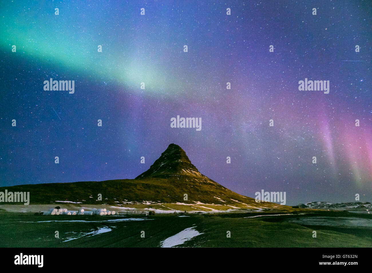 Le luci del nord aurora boreale a Kirkjufell Islanda Foto Stock