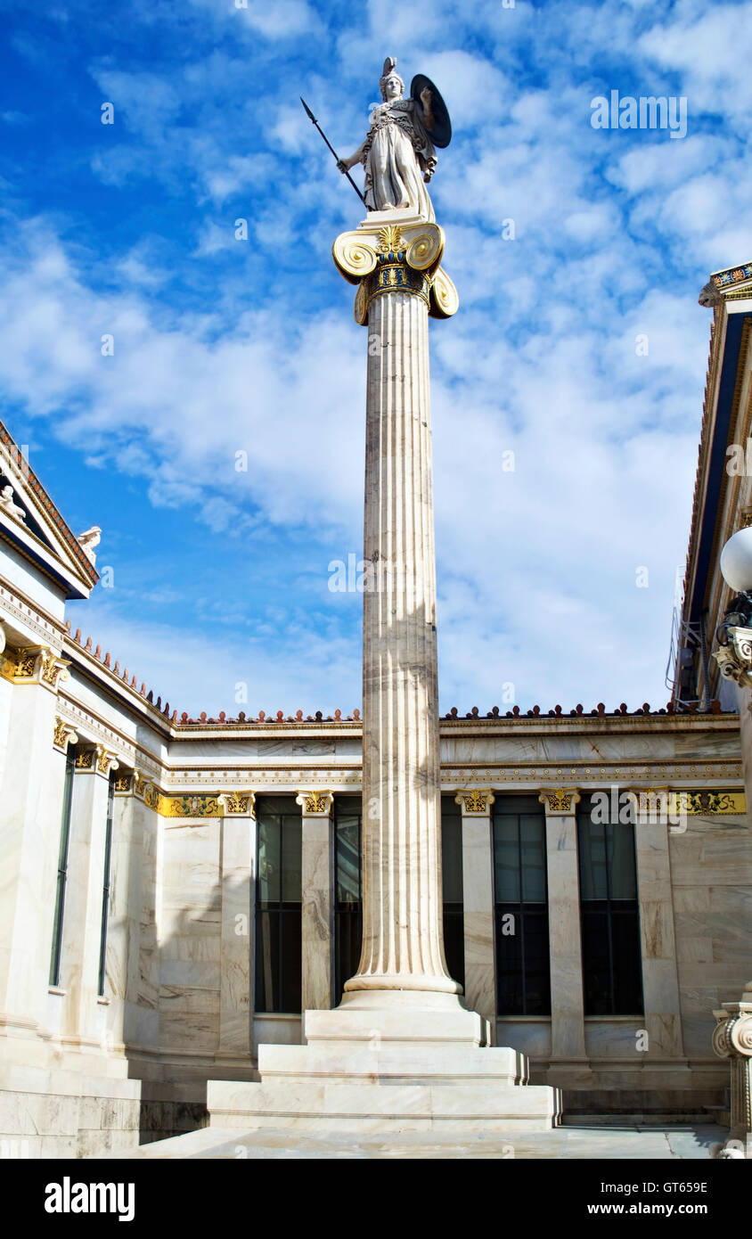 Dea Atena statua davanti all Accademia di Atene in Grecia Foto Stock