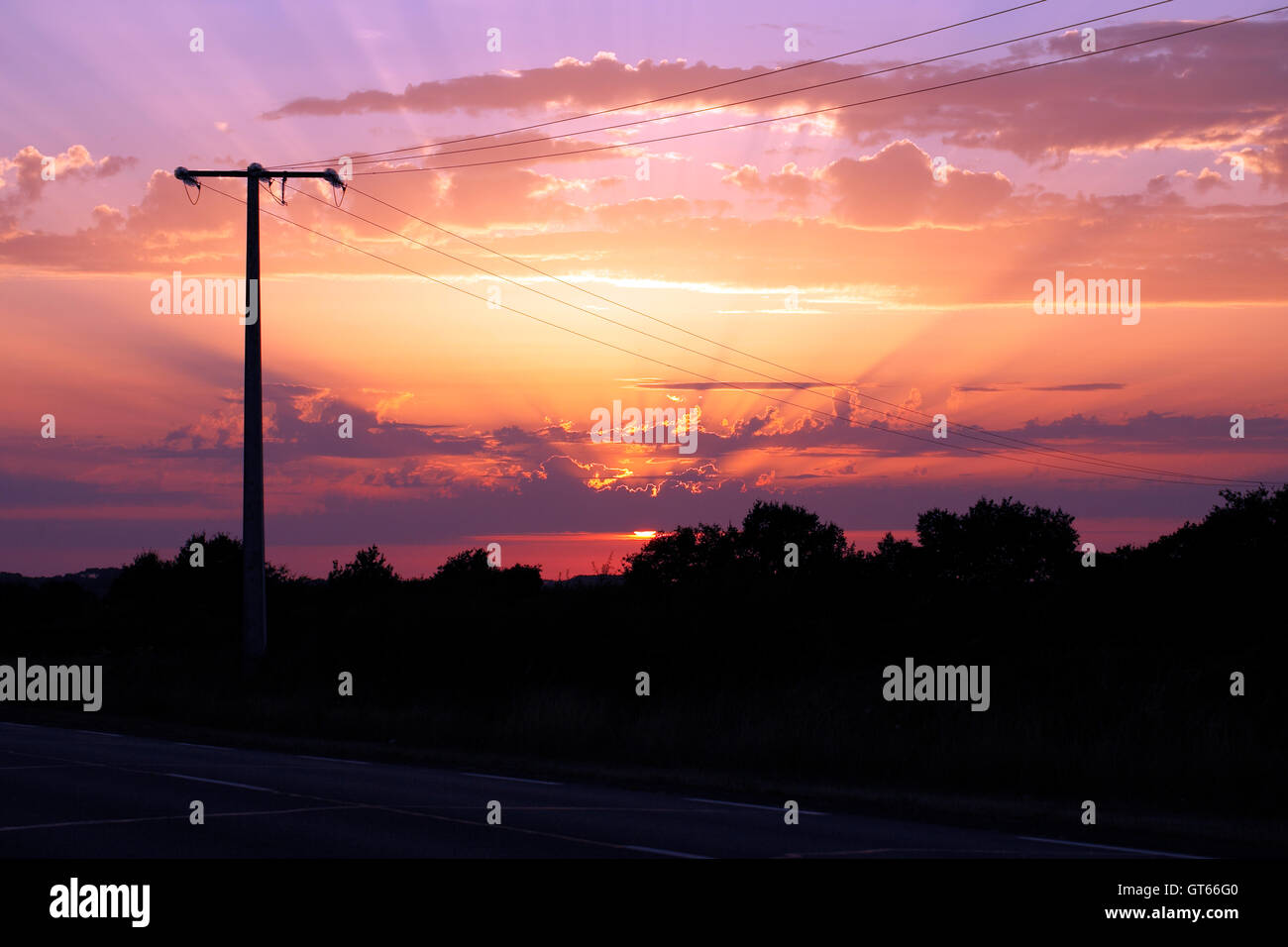 Viaggio su strada tramonto Foto Stock
