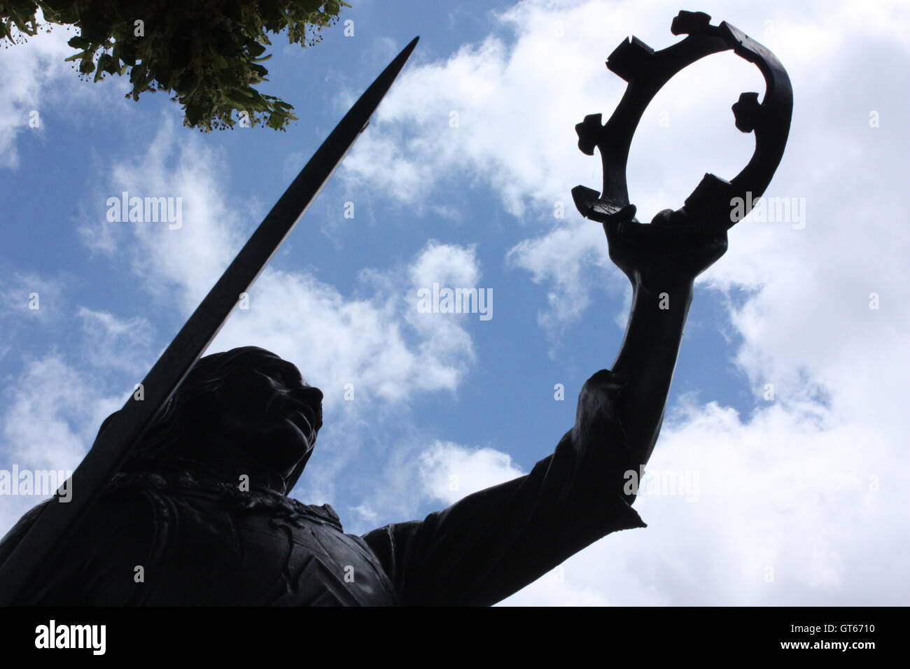 Statua di Richard III al di fuori del re Richard III Visitor Center di Leicester, Inghilterra Foto Stock