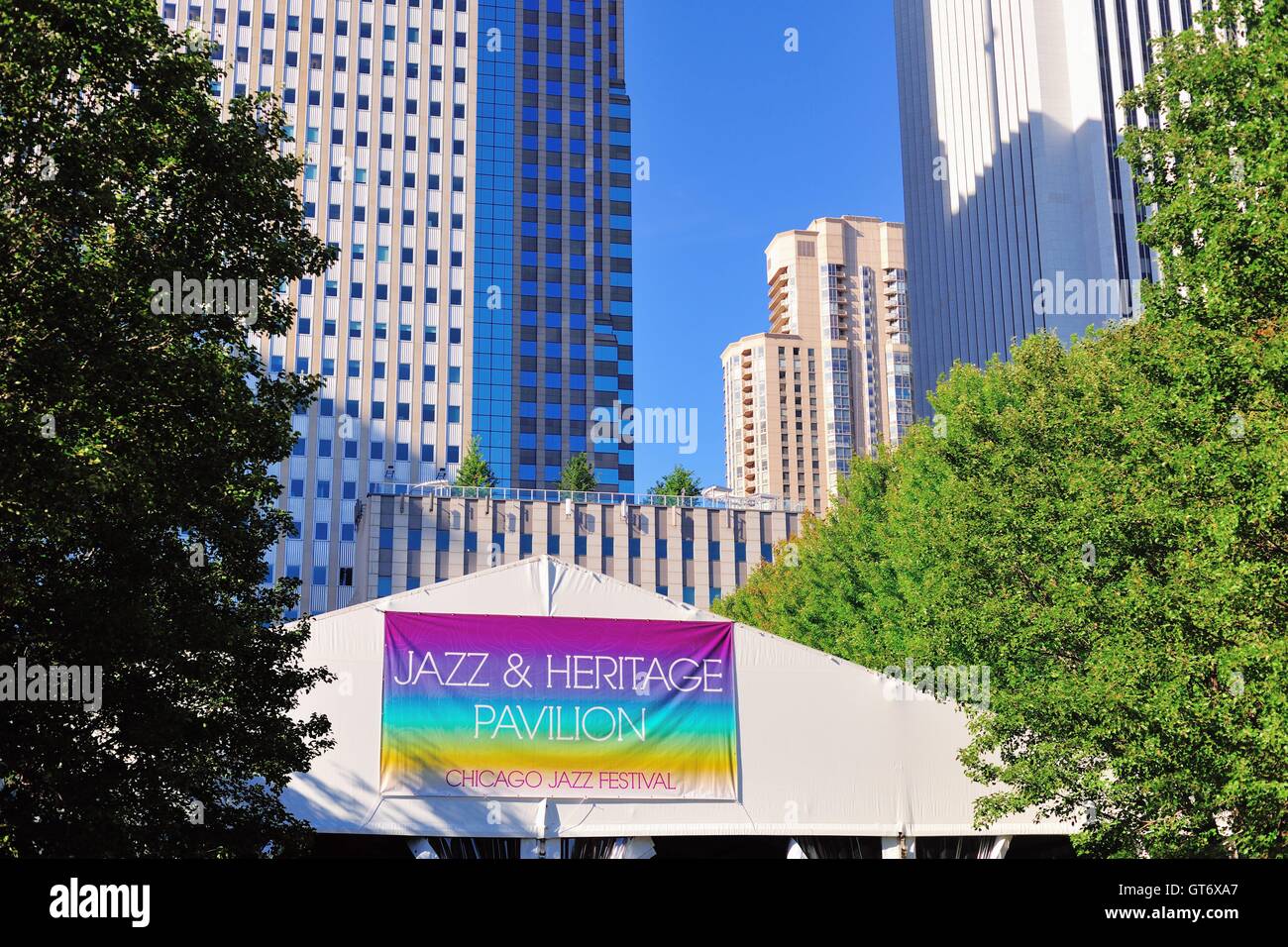 Il Chicago annuale Jazz Festival attira grandi folle ogni anno per il Millennium Park per 4 giorni durante il Labor Day holiday. Chicago, Illinois, Stati Uniti d'America. Foto Stock