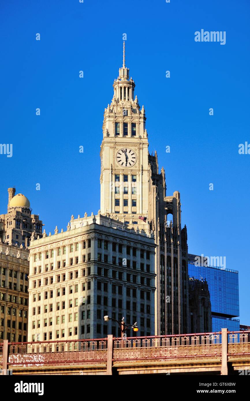 Il Landmark Wrigley Building di Chicago. Ha iniziato la costruzione di edificio nel 1920. Chicago, Illinois, Stati Uniti d'America. Foto Stock