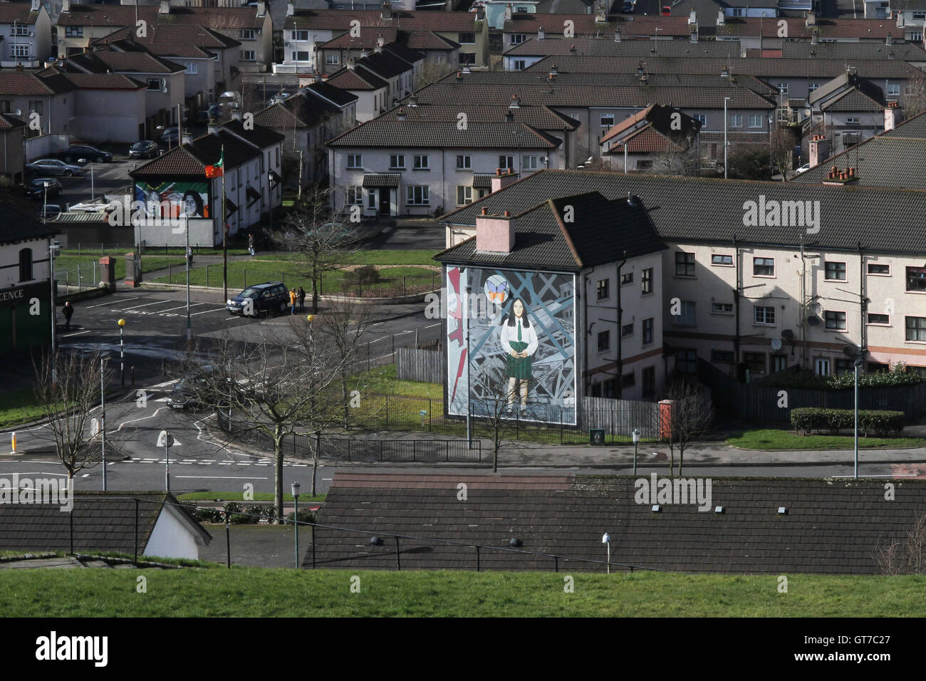 Vista dell'area Bogside dalle mura della città di Londonderry. Foto Stock