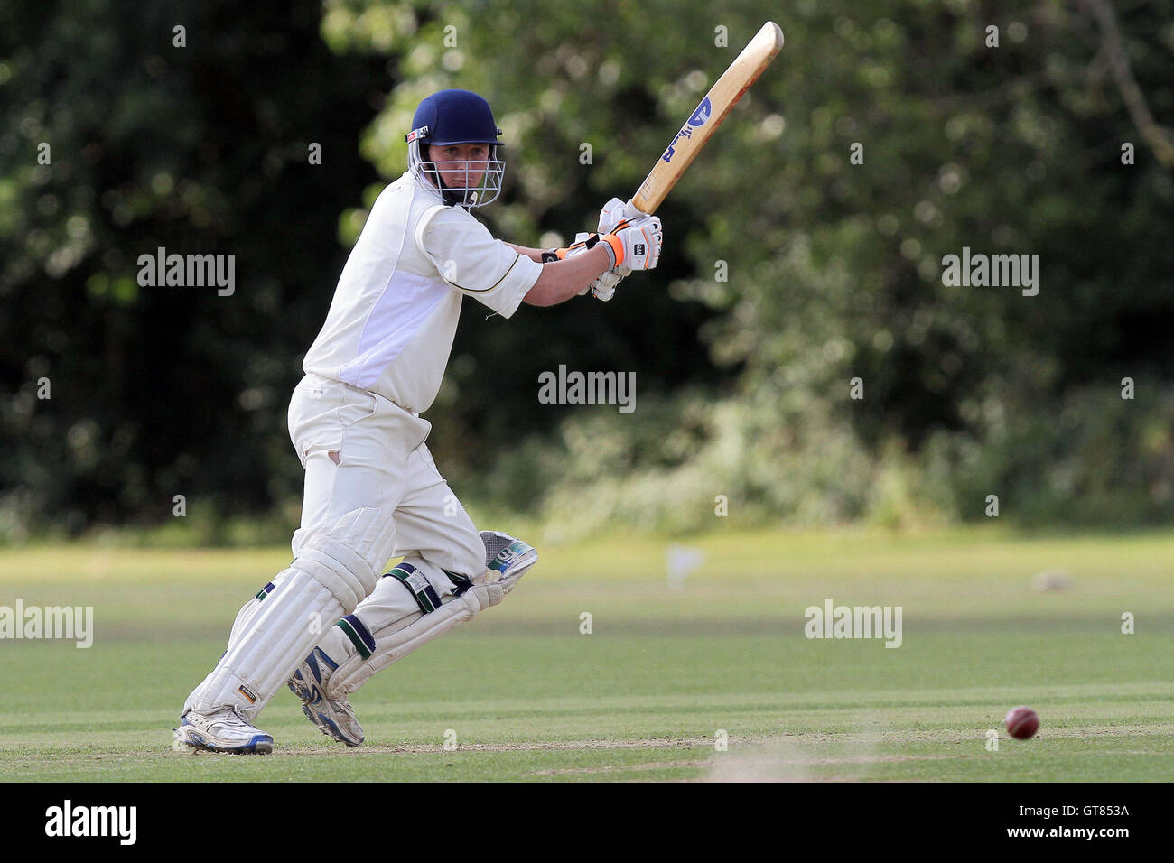 Gidea Park & Romford CC 2a XI (batting) vs Leigh-on-Sea CC 2a XI - Essex Cricket League - 11/06/11 Foto Stock