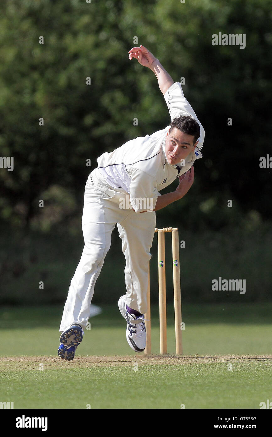 Gidea Park & Romford CC 2a XI (batting) vs Leigh-on-Sea CC 2a XI - Essex Cricket League - 11/06/11 Foto Stock