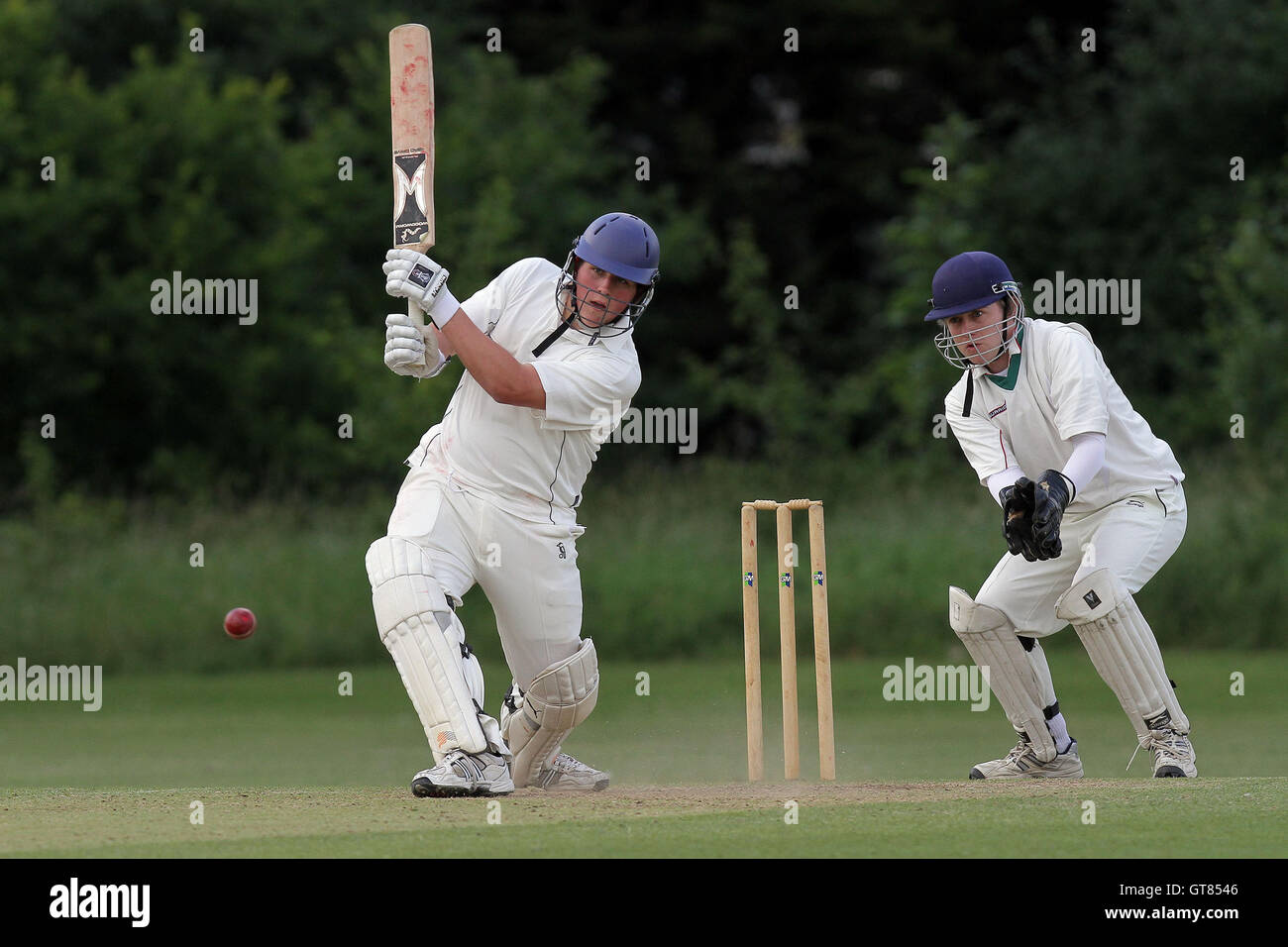 Gidea Park & Romford CC 2a XI (batting) vs Leigh-on-Sea CC 2a XI - Essex Cricket League - 11/06/11 Foto Stock