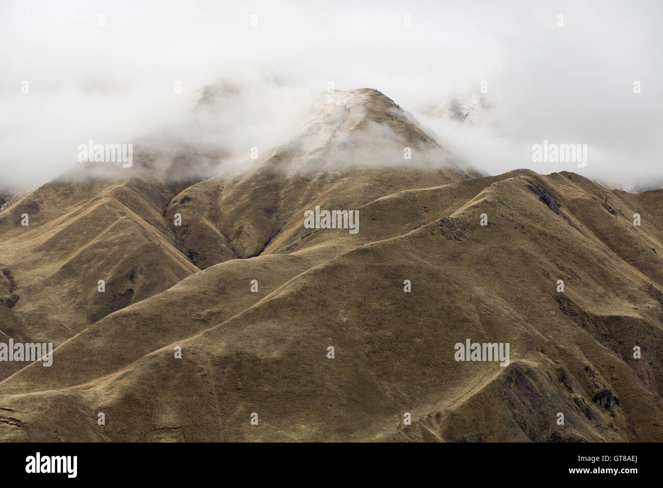 Paesaggio panoramico vista della topografia delle colline dell'Idaho nella Snake River Canyon area in inverno con basse nuvole sdraiato Foto Stock