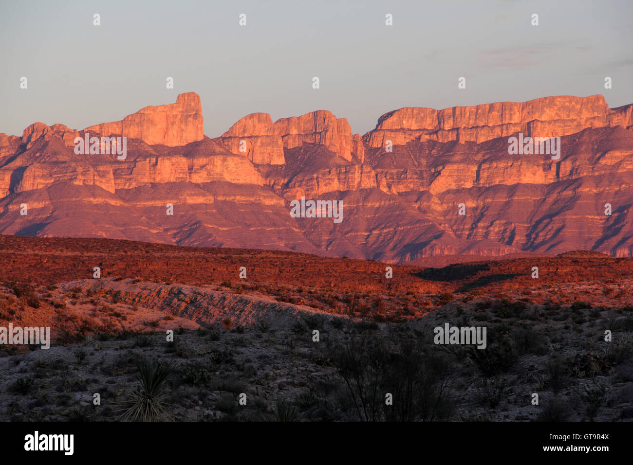 Bel Tramonto sulla Sierra del Carmen montagne del Parco nazionale di Big Bend, Texas Foto Stock