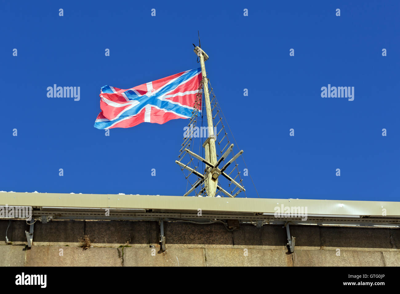 Un flag su un bastione della Fortezza di Pietro e Paolo Foto Stock