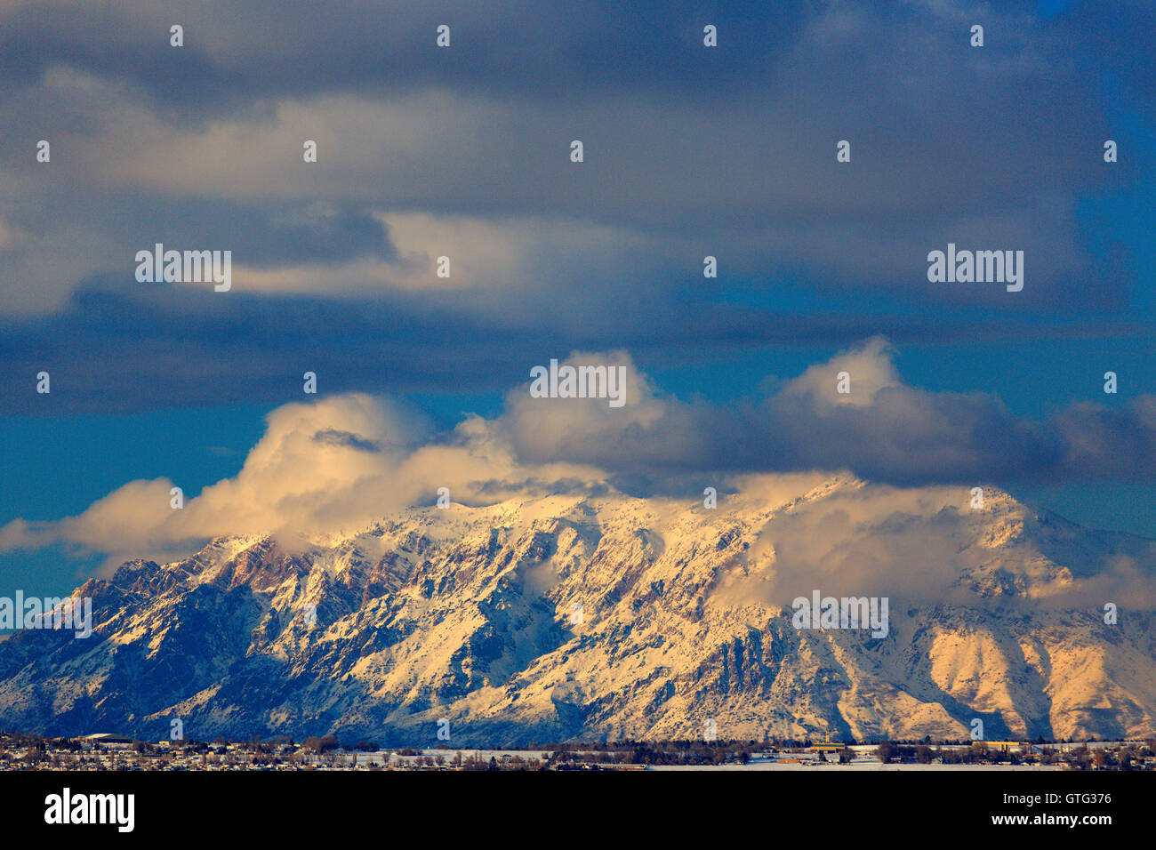 Questa è una vista del Monte di Ben Lomond, un punto di riferimento sulla montagna l'estremità nord della contea di Weber vicino a Ogden, Utah Foto Stock