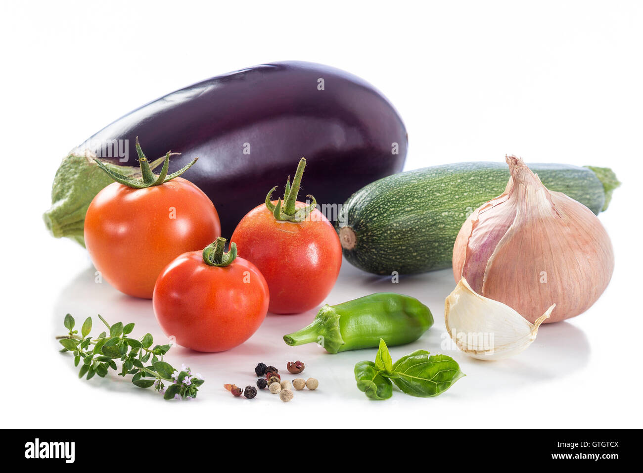 Ortaggi freschi ingredienti per la Ratatouille ricetta mediterranea Foto Stock