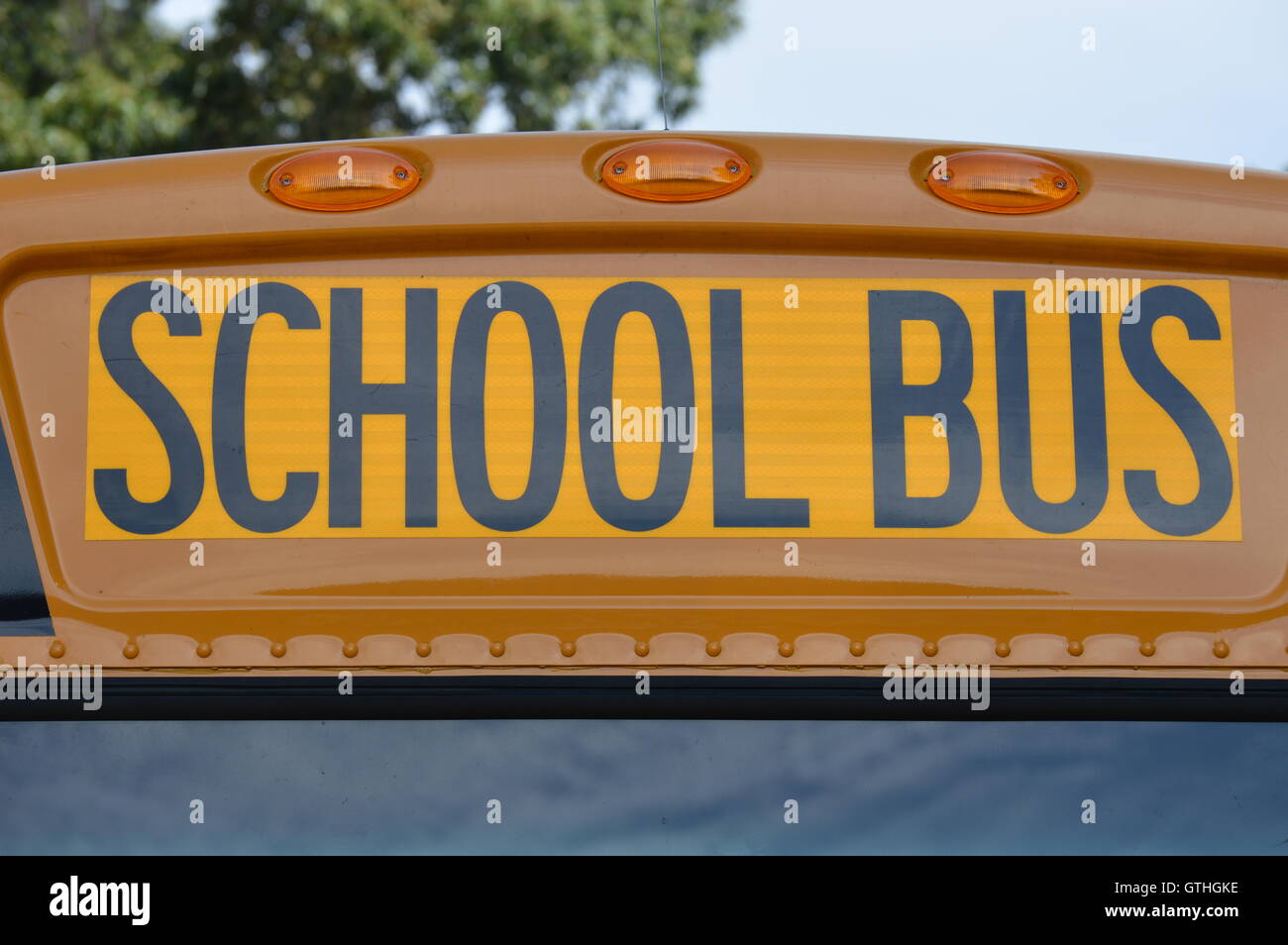 Foto della scuola Bus segno su un bus di scuola di Pasadena, Maryland, USA. Foto Stock