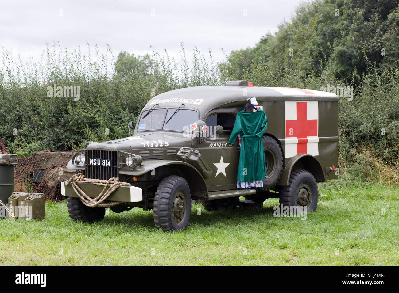 Il tempo di guerra ambulanza per la croce rossa Foto Stock