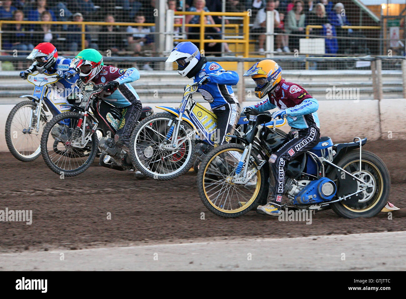 Il calore 10: Adam scudi (verdi), Bjarne Pedersen (rosso), Jonas Davidsson (giallo) e Tobi Kroner (blu) - Ipswich streghe vs Lakeside Martelli - Sky Sport Elite League Speedway a Foxhall Stadium, Ipswich, Suffolk - 25/06/09 Foto Stock