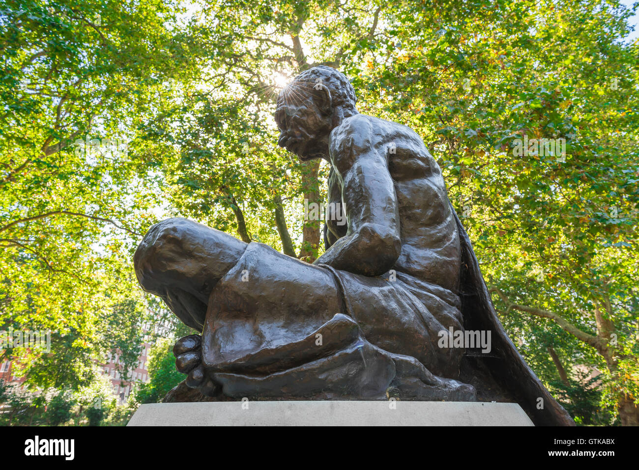 Statua di Gandhi Londra, statua del Mahatma Gandhi in Tavistock Square, Bloomsbury, Londra, Regno Unito. Foto Stock