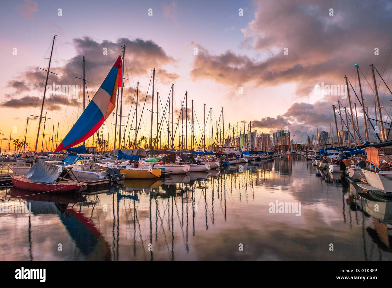 Porto di Honolulu al tramonto Foto Stock