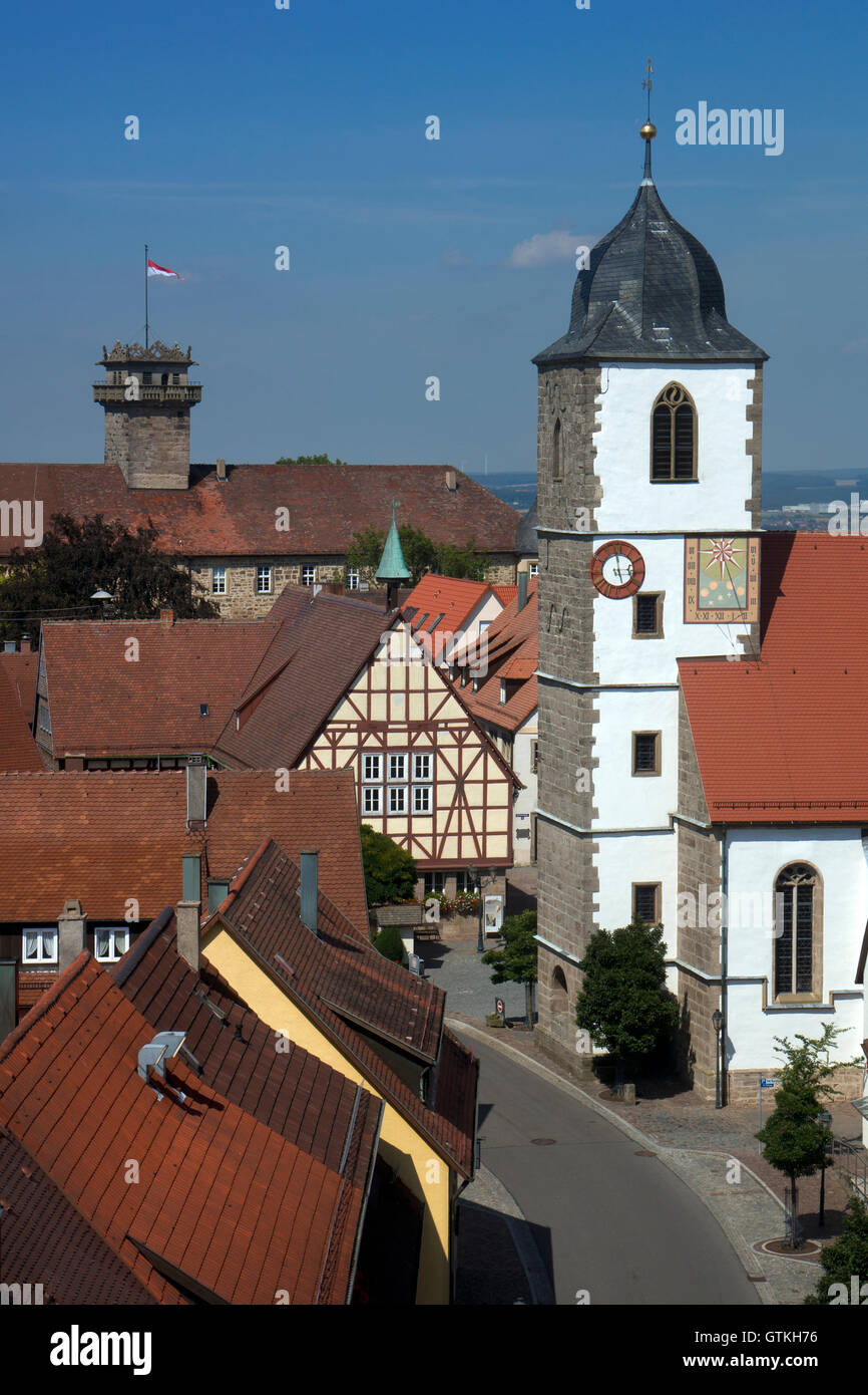 La chiesa e gli edifici di vecchia costruzione nel centro di Waldenburg,Baden-Wurttemberg,Germania Foto Stock