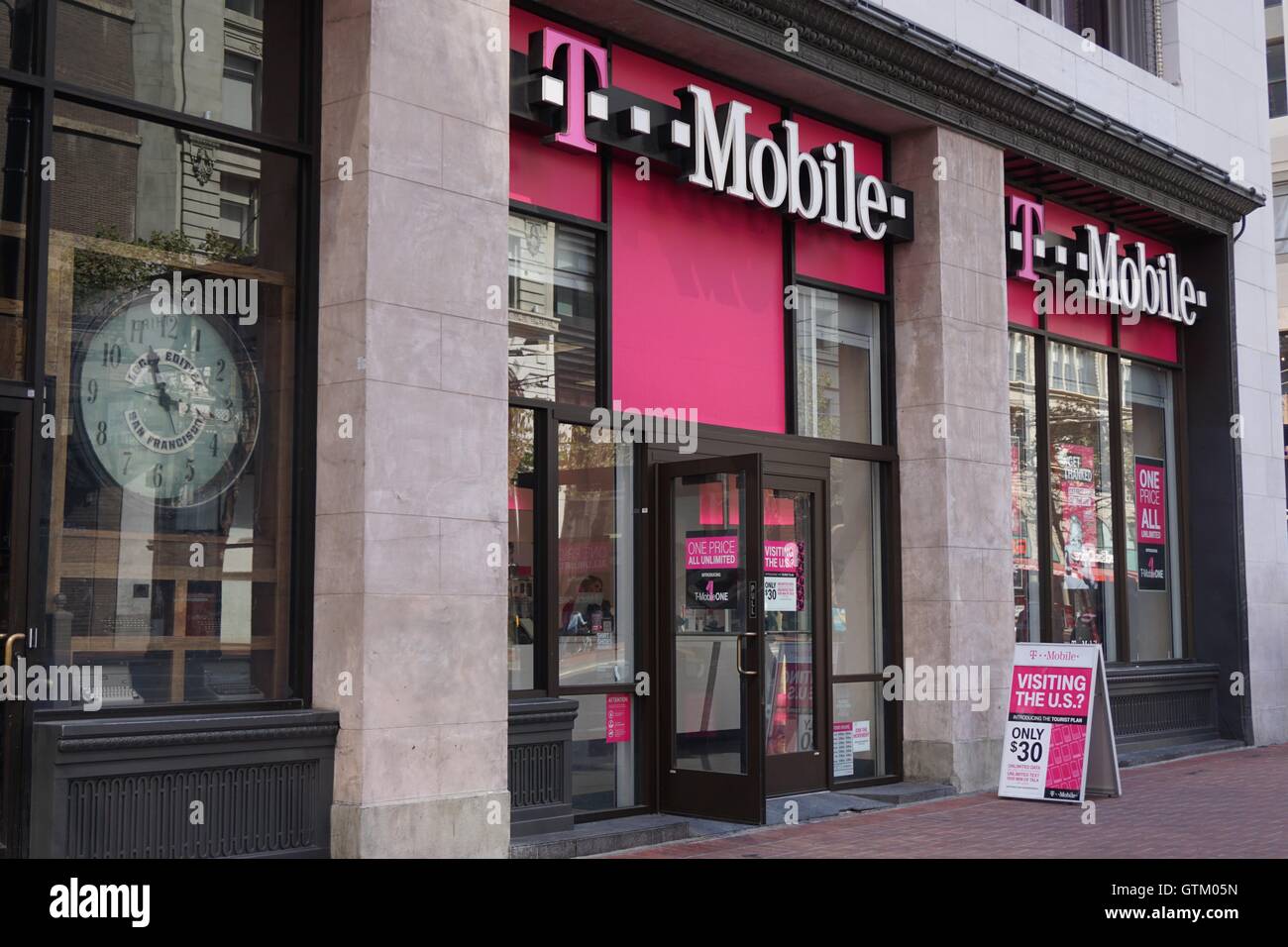T Finestra mobile e storefront, rosa, visitatore piani, tourist Foto Stock