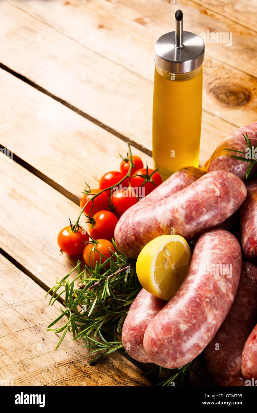 Salsiccia preparati freschi pomodori limone Piccadilly  Foto Stock