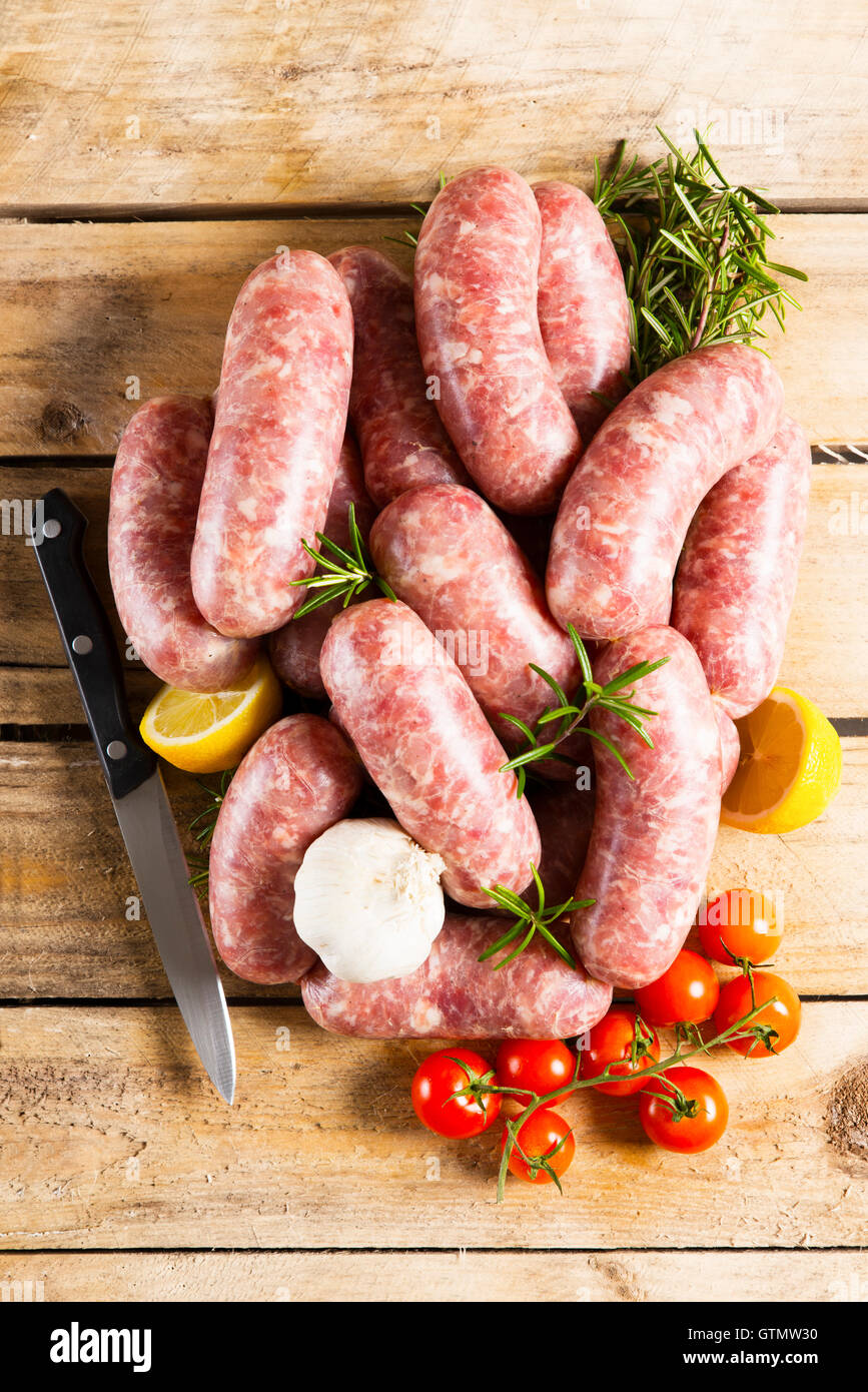 Salsiccia preparati freschi pomodori limone Piccadilly  Foto Stock