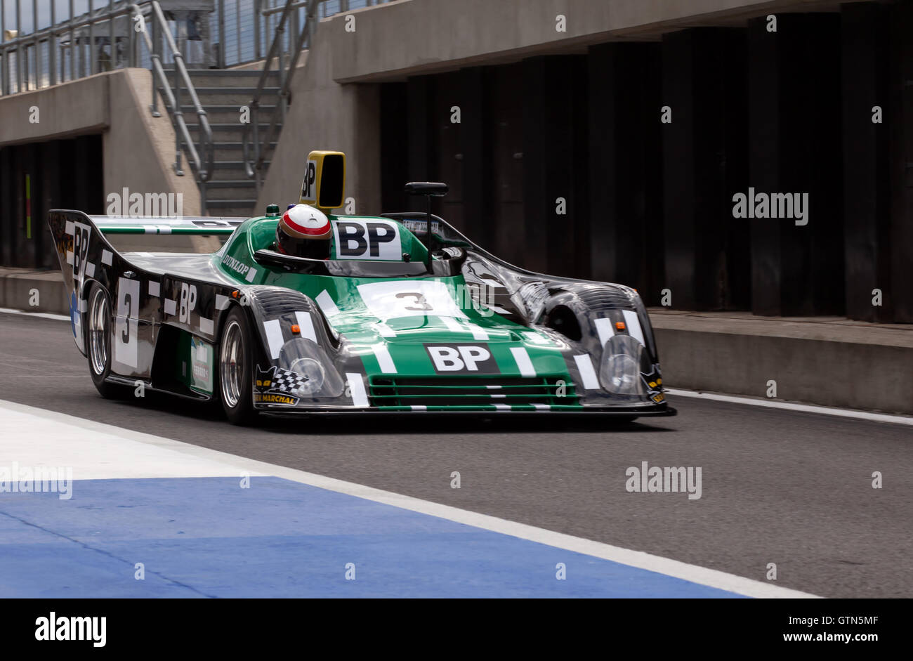 Un 1977 TOJ SC303 guidato da Marc Devis, uscendo dalla pit lane durante le qualifiche per il CAN-AM 50 Interserie Challenge Trophy. Foto Stock