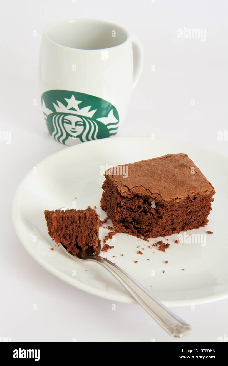 Pezzo di brownie e Starbuck cup Foto Stock