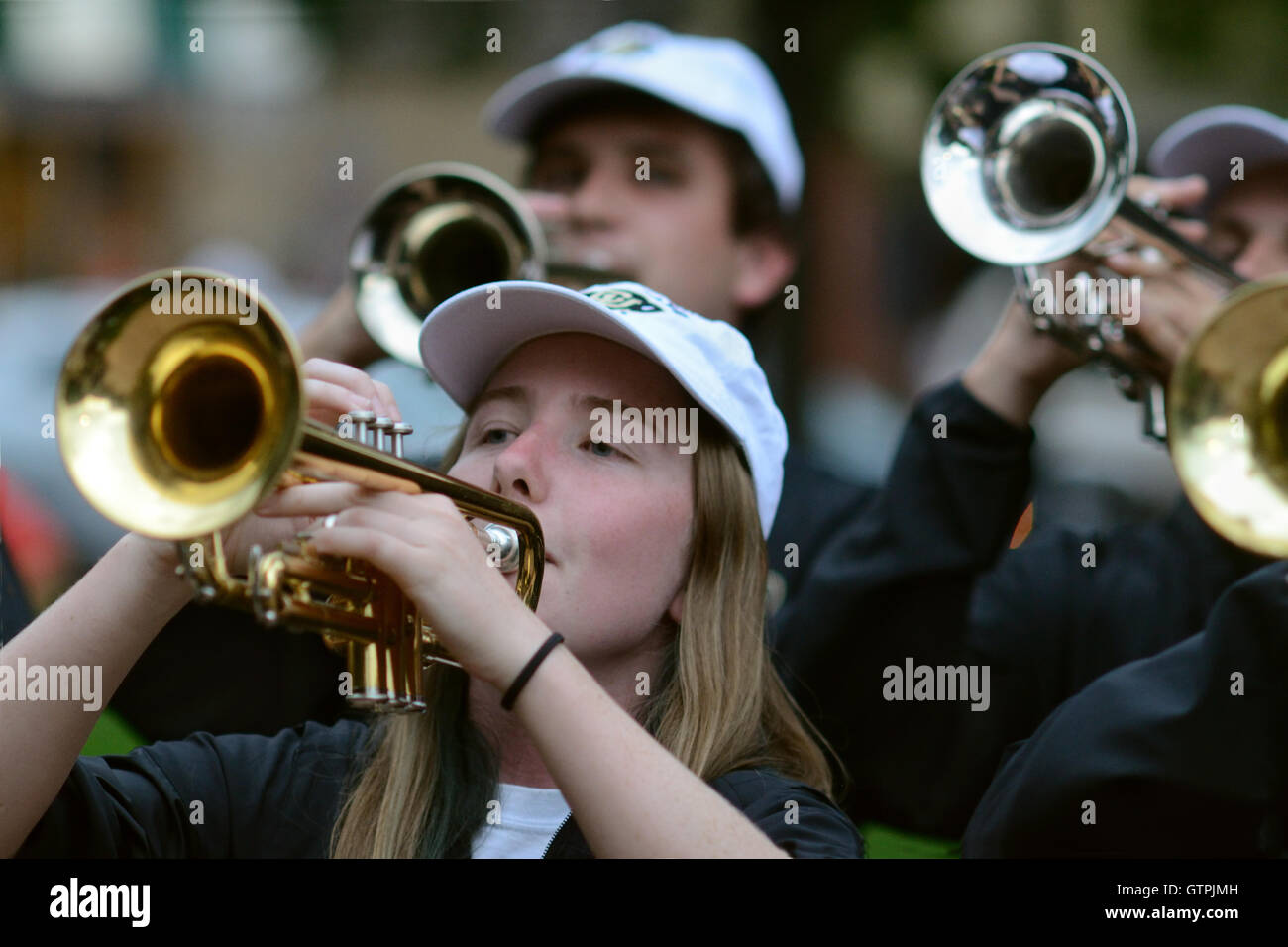I giocatori a campana all'Università del Colorado Marching Band Foto Stock