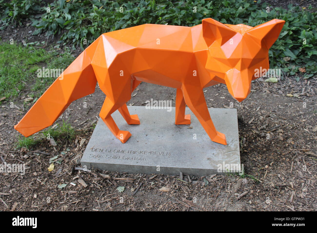 Geometrisk rev, geometriche fox nel parco della scultura accanto al castello reale di Oslo, Norvegia. Foto Stock