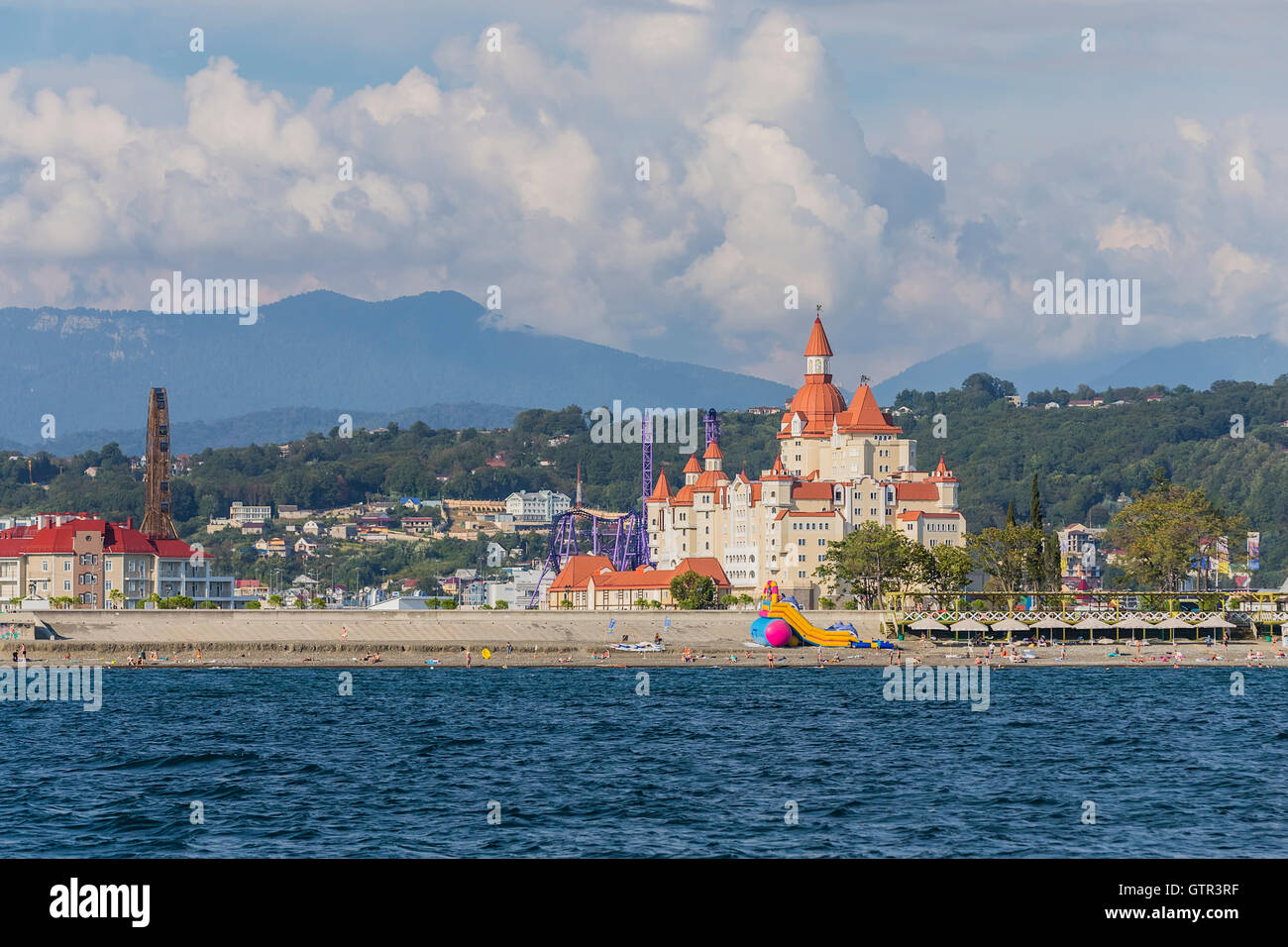 Vista di Sochi park con il mare, Russia Foto Stock