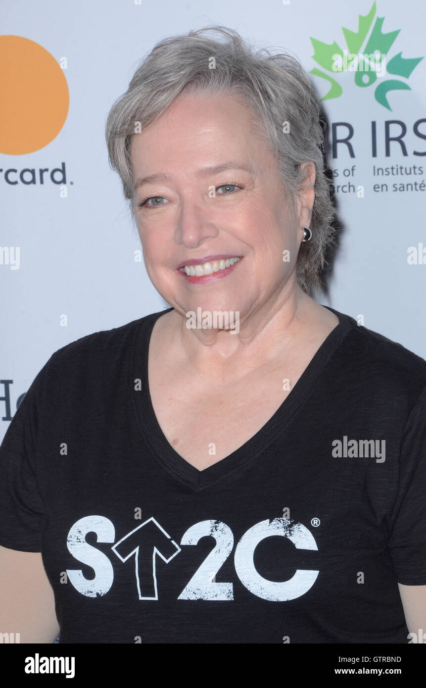 Los Angeles, CALIFORNIA, Stati Uniti. 9 settembre 2016. 9 settembre 2016 - Los Angeles, California. Kathy Bates. Hollywood si unisce per la quinta Biennale Stand Up to Cancer (SU2C) che si tiene alla Walt Disney Concert Hall. Crediti fotografici: Birdie Thompson/AdMedia © Birdie Thompson/AdMedia/Alamy Live News Foto Stock