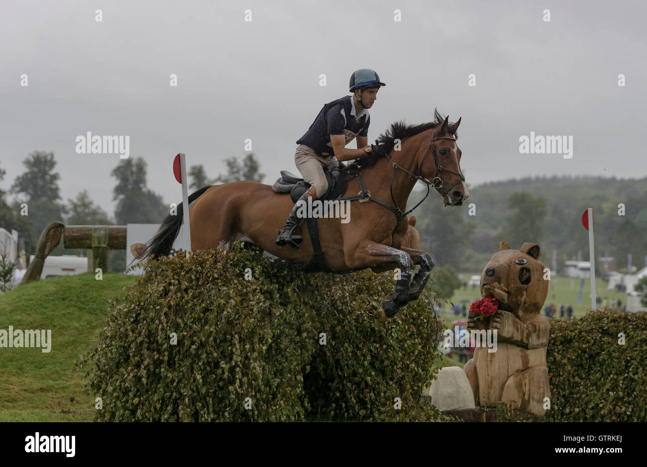 Piloti competere nel cross country horse trials a Blenheim Palace International Horse Trials. Credito: Scott Carruthers/Alamy Live News Foto Stock