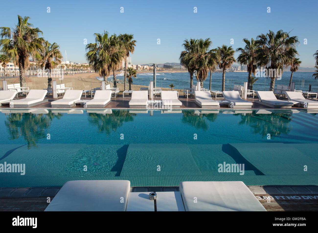 La piscina al W Hotel, Barcelona, Spagna. Foto Stock