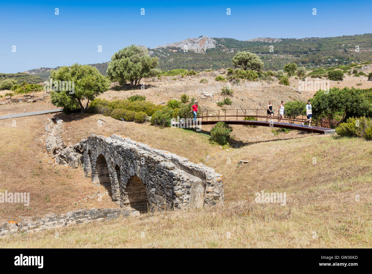 Le rovine romane di Baelo Claudia a Bolonia, la provincia di Cadiz Cadice, Costa de la Luz, Spagna. Resti dell'acquedotto. Foto Stock