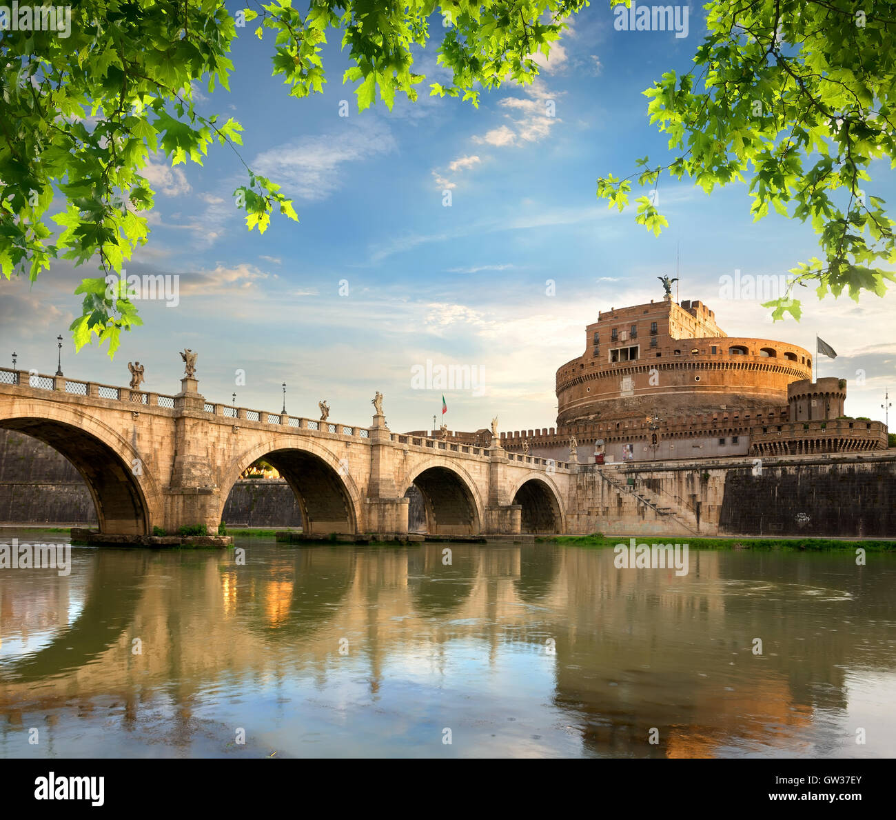 Il castello e il ponte di angeli in Italia, Roma Foto Stock