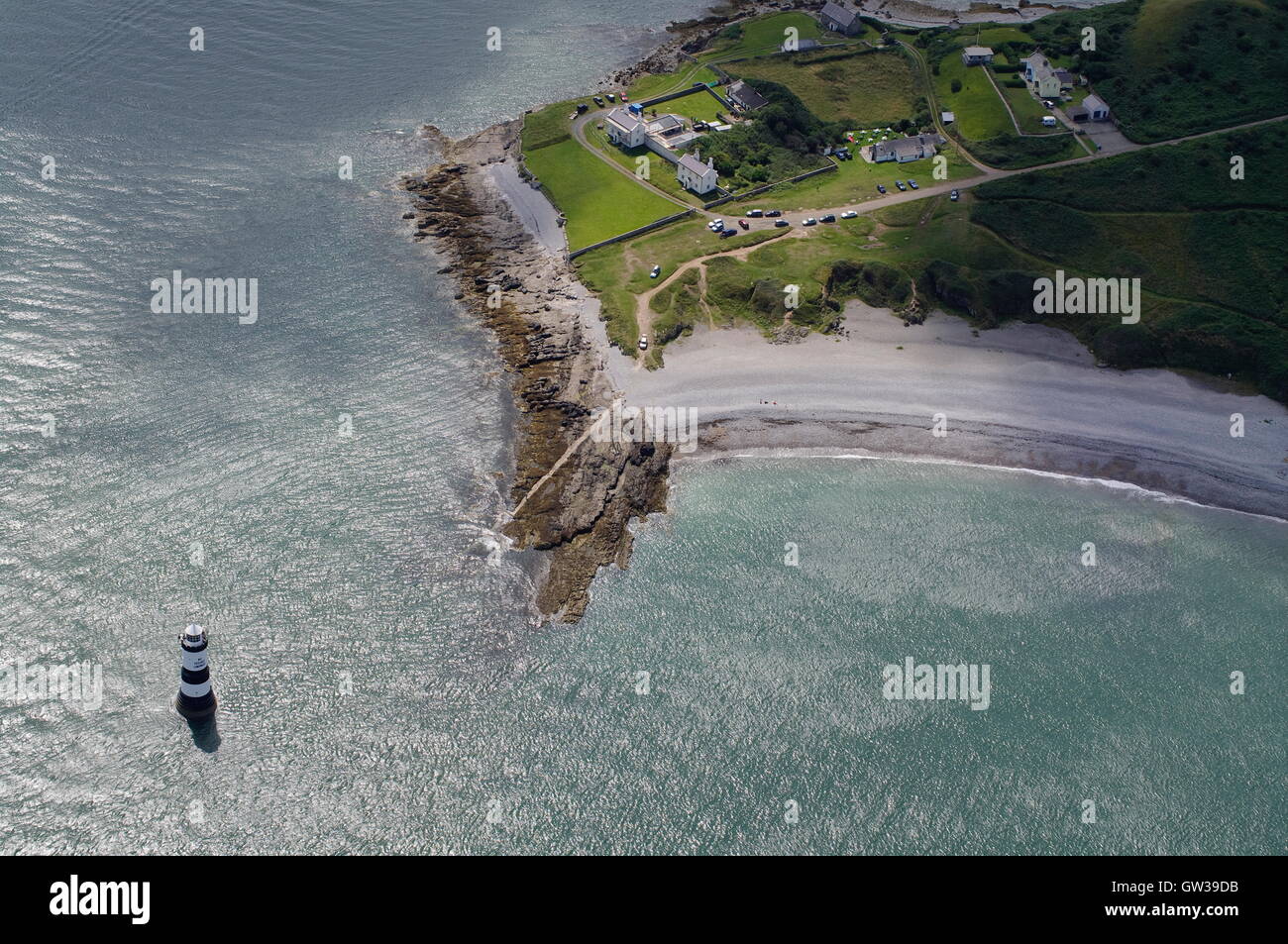 Vista aerea di Penmon faro, Anglesey, Galles Foto Stock