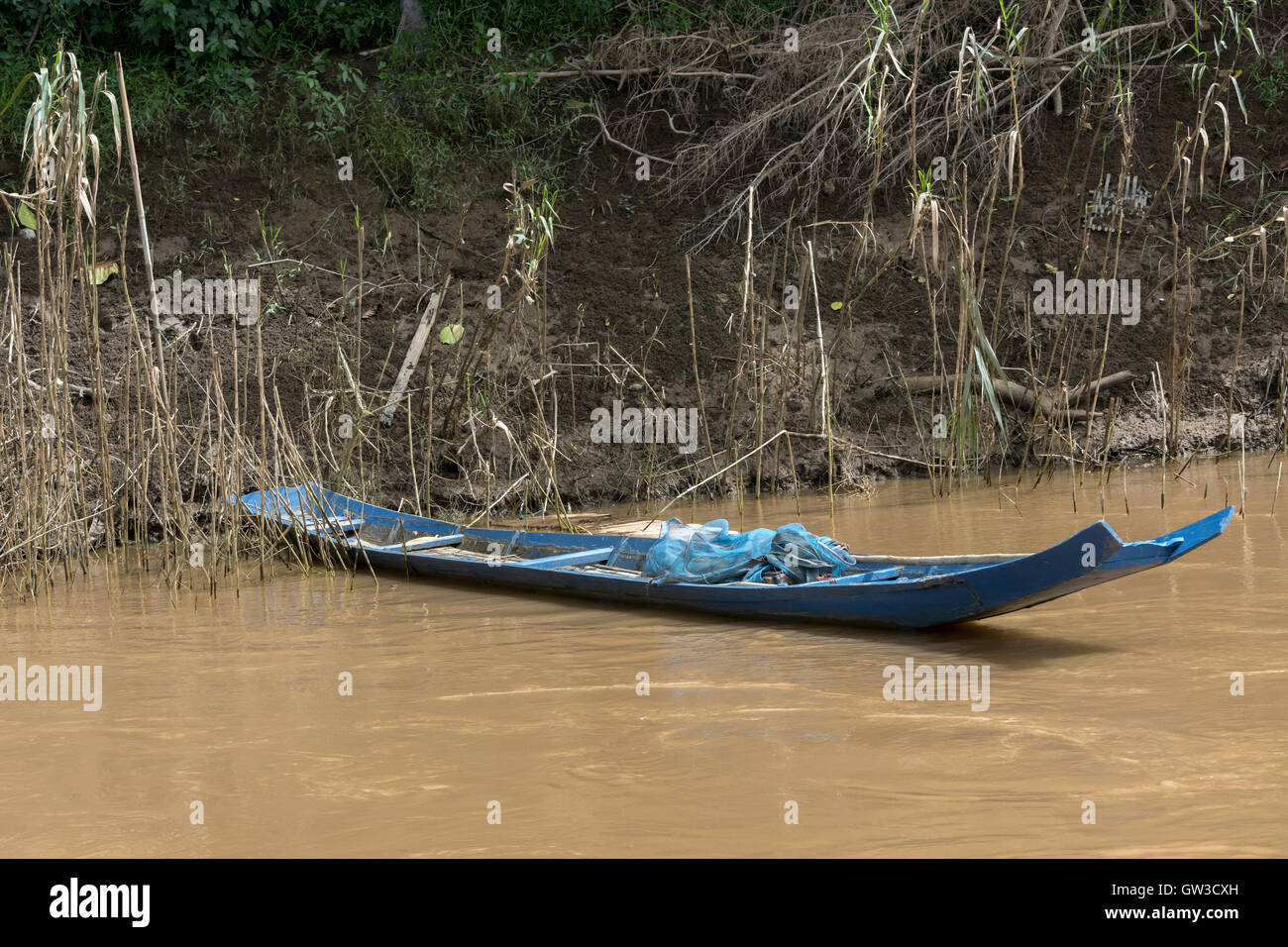 Blue la pesca in barca sul fiume Mekong, a valle di Luang Prabang, Laos Foto Stock