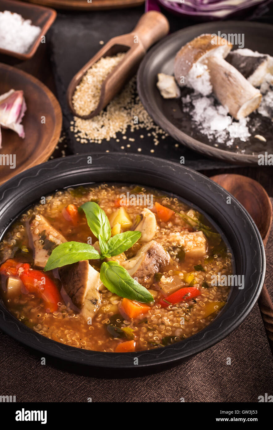 Funghi zuppa di quinoa Foto Stock