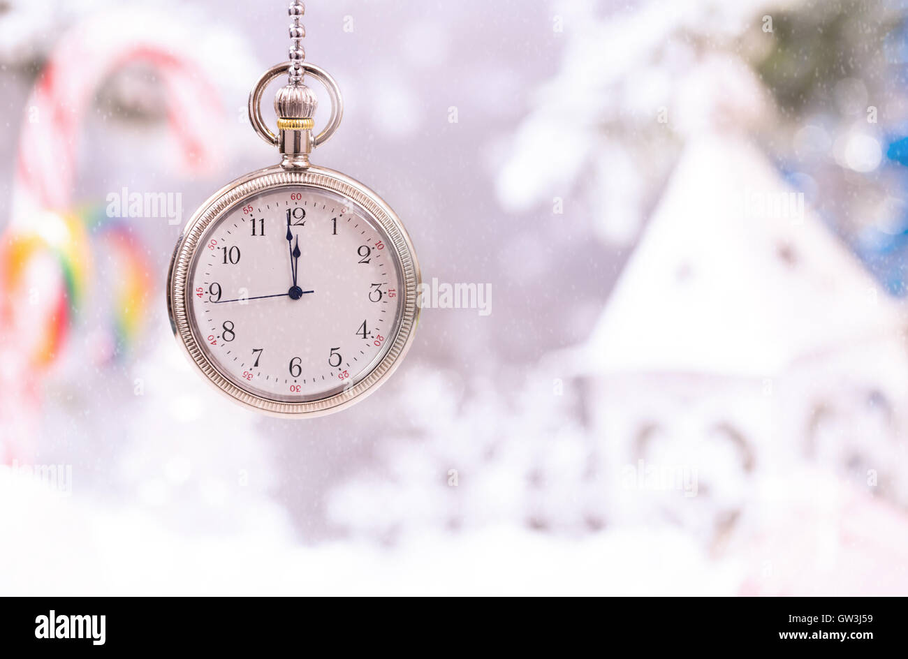 Anno nuovo orologio su sfondo di Natale Foto Stock