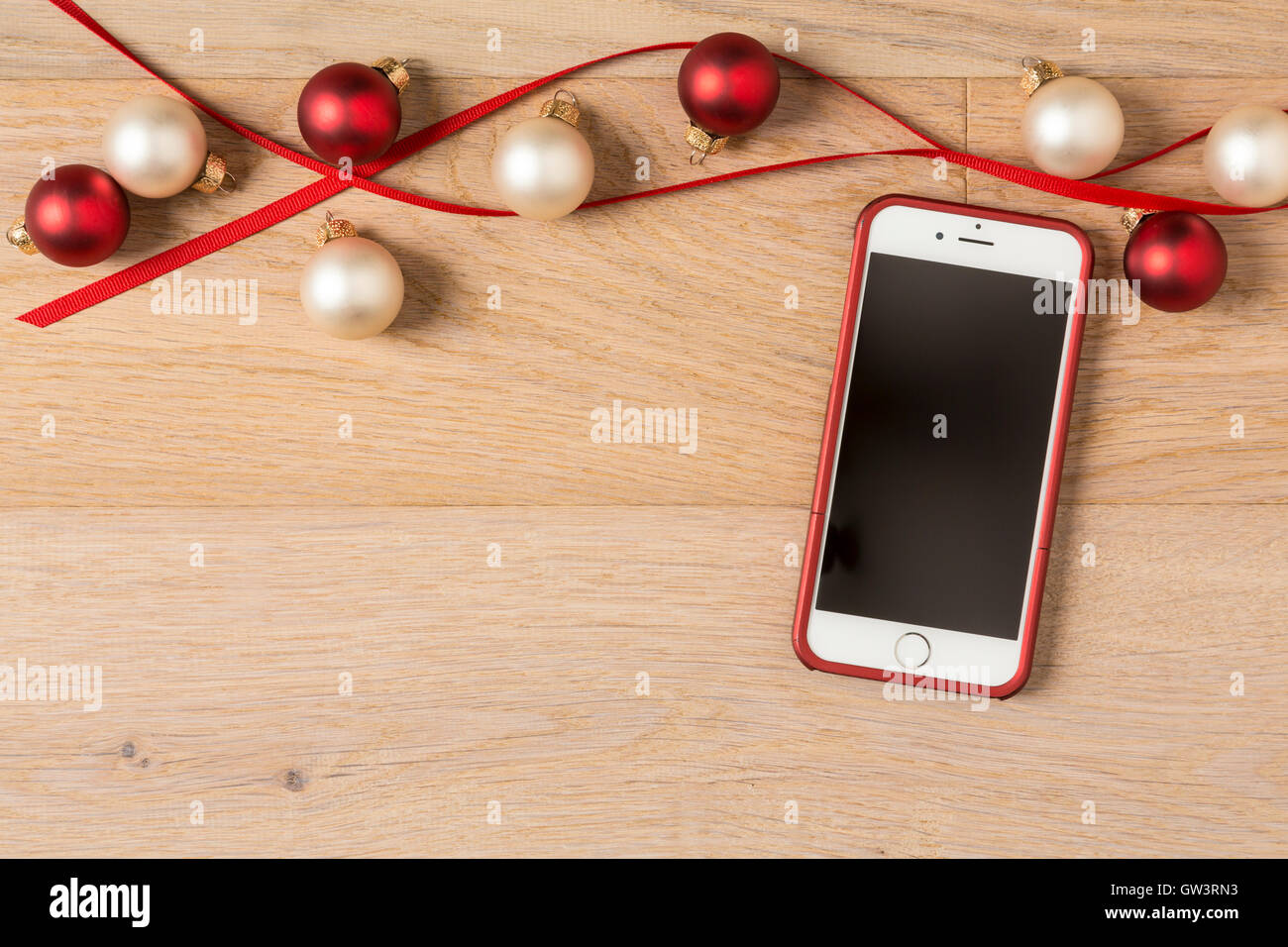 Immagini Natale Iphone 6.Telefono Cellulare Iphone 6 Con Per Le Feste Di Natale Decorazioni Su Legno Rustico Sfondo Foto Stock Alamy