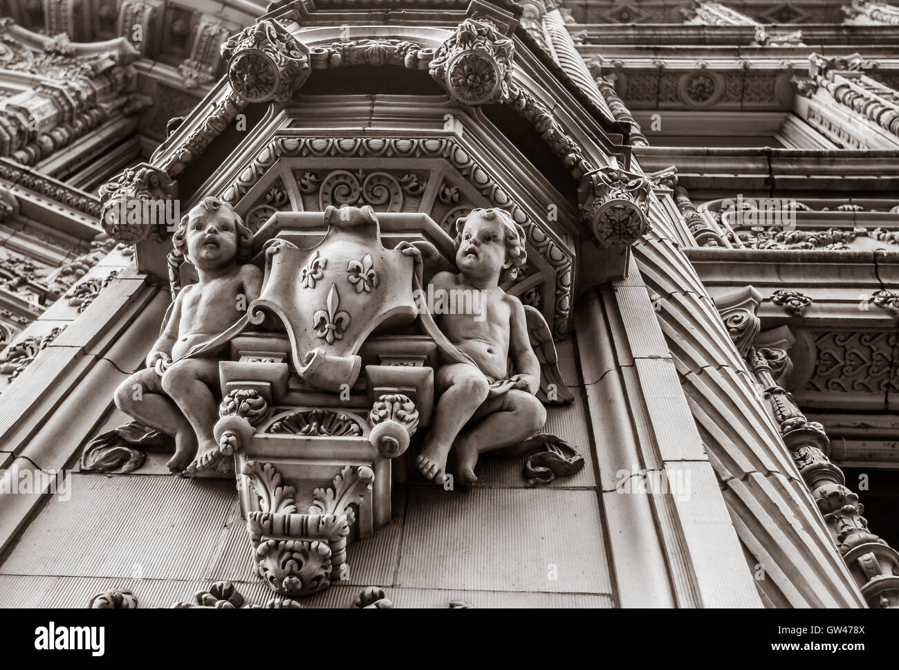 Decorazione architettonica di un edificio esterno. Foto Stock