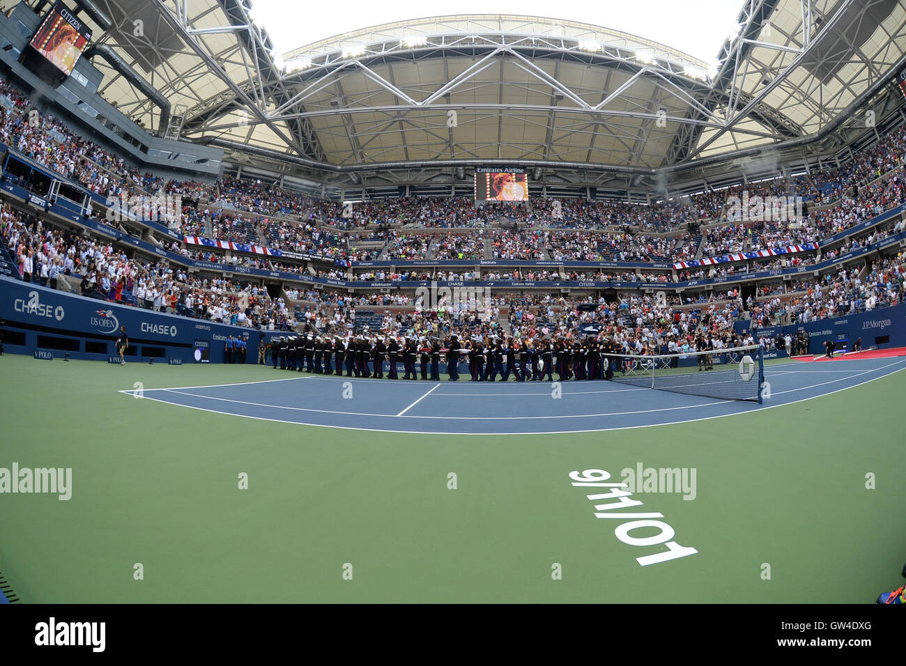 New York, Stati Uniti d'America. 10 Settembre, 2016. Volate sopra prima di iniziare la procedura di Angelique Kerber Vs Karolina Pliskova durante il womens finali su Arthur Ashe Stadium dell'USTA Billie Jean King National Tennis Center il 10 settembre 2016 nel lavaggio delle regine. Credito: MediaPunch Inc/Alamy Live News Foto Stock