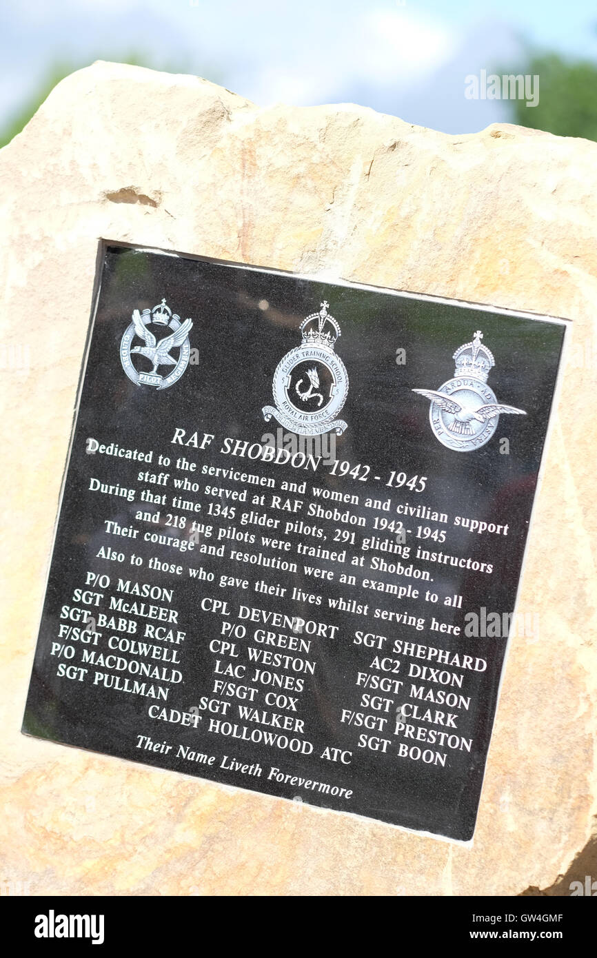 Shobdon airfield, Herefordshire, Regno Unito - Settembre 2016. Il nuovo memoriale di guerra in ex RAF Shobdon airfield - il memoriale onora gli uomini e le donne del n. 5 di Aliante Scuola di Formazione, formata a RAF Shobdon nel 1942. I piloti qualificati è andato a servire nel pilota di parapendio reggimento e prendere parte alle operazioni in Norvegia, Sicilia, D-Day di Arnhem e la traversata del fiume Reno in Germania. Il memorial è stato svelato il 11-9-16. Foto Stock