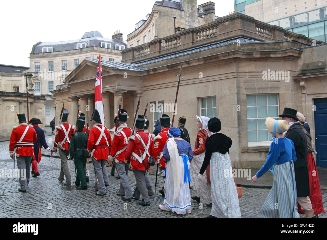 Jane Austen Festival. 9th-18th Settembre 2016. Bagno, Somerset, Inghilterra, Regno Unito. La pioggia non è riuscita a smorzare gli spiriti dei partecipanti al Grand Regency costume Promenade, sabato 10 settembre 2016. Credito: Ian bottiglia/Alamy Live News Foto Stock