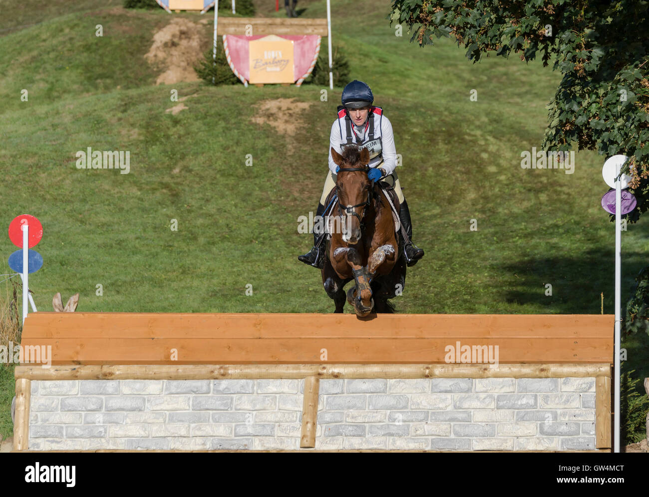 Piloti competere nel cross country horse trials a Blenheim Palace International Horse Trials. Credito: Scott Carruthers/Alamy Live News Foto Stock