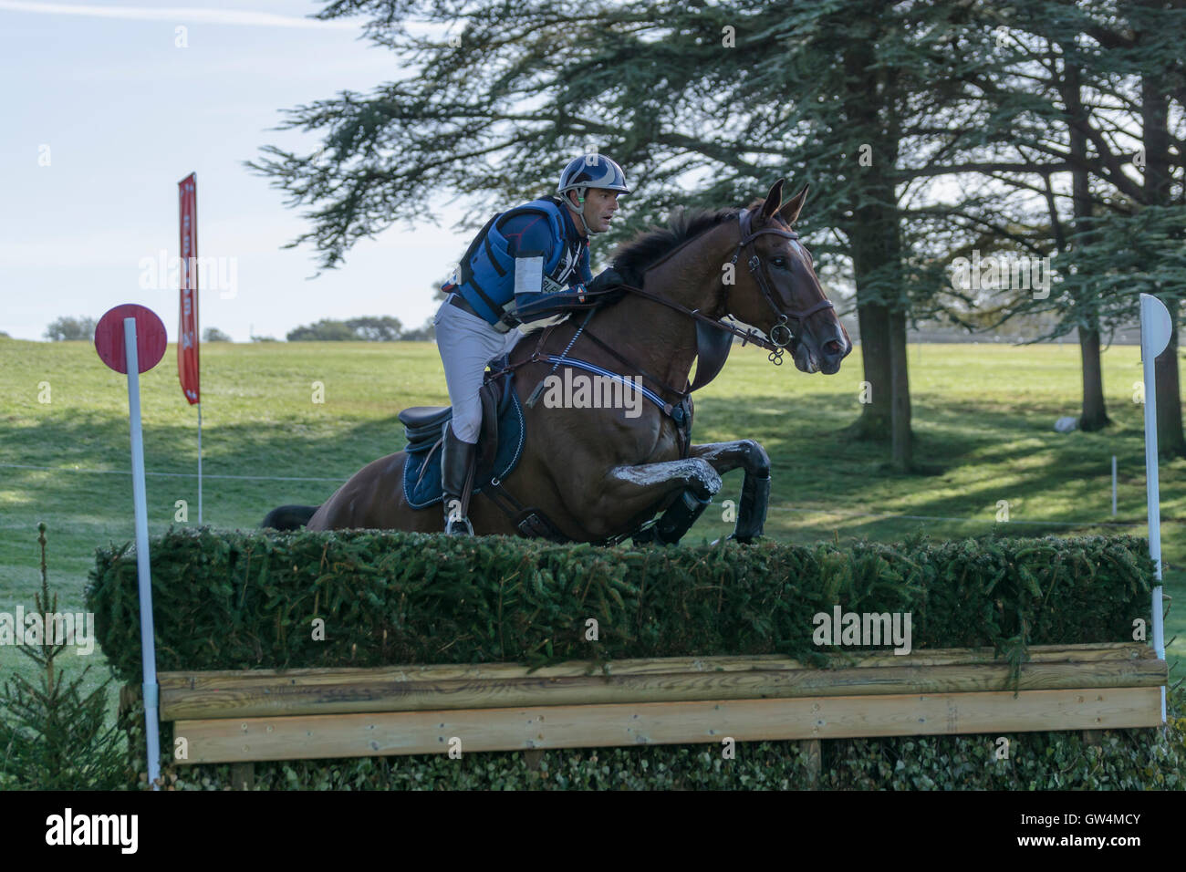 Piloti competere nel cross country horse trials a Blenheim Palace International Horse Trials. Credito: Scott Carruthers/Alamy Live News Foto Stock