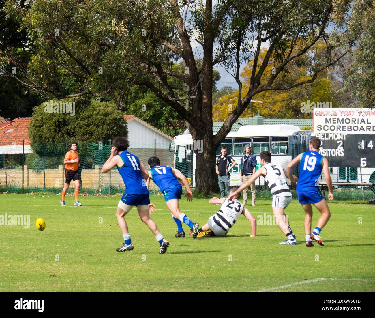 Australian rules football, WAAFL GRADO D Grand gioco finale tra la Trinità d'Aquino e il nord di Fremantle. Foto Stock