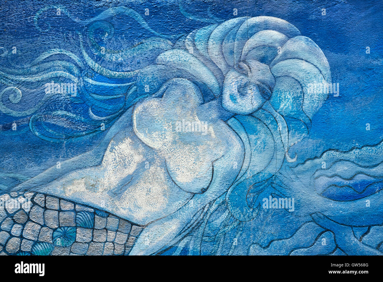Dipinti murali di sirene e creature del mare lungo la costa di Puerto Ayora nelle isole Galapagos dell Ecuador Foto Stock